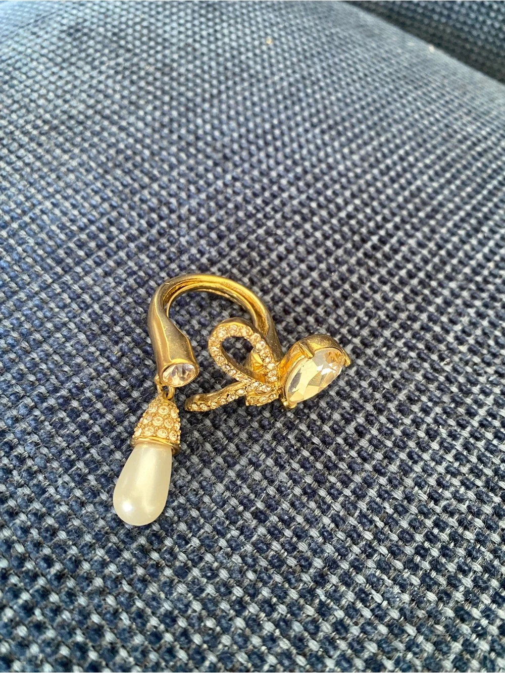 Oscar de la Renta Gold Crystal Bow Ring with Pearl Drop
